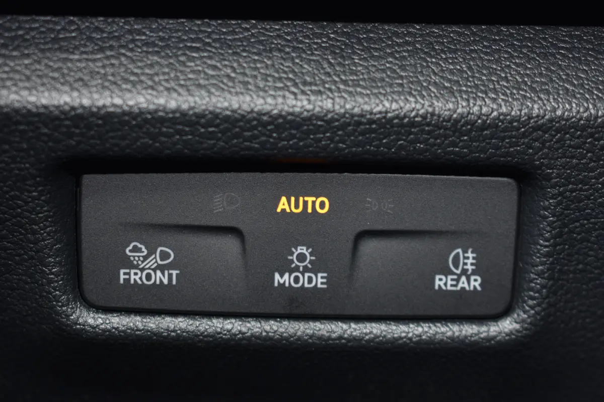 Life Edition - eHybrid | 'App-Connect' draadloze smartphone integratie | Automatische afstandsregeling (Adaptive Cruise Control) | Diefstalalarm