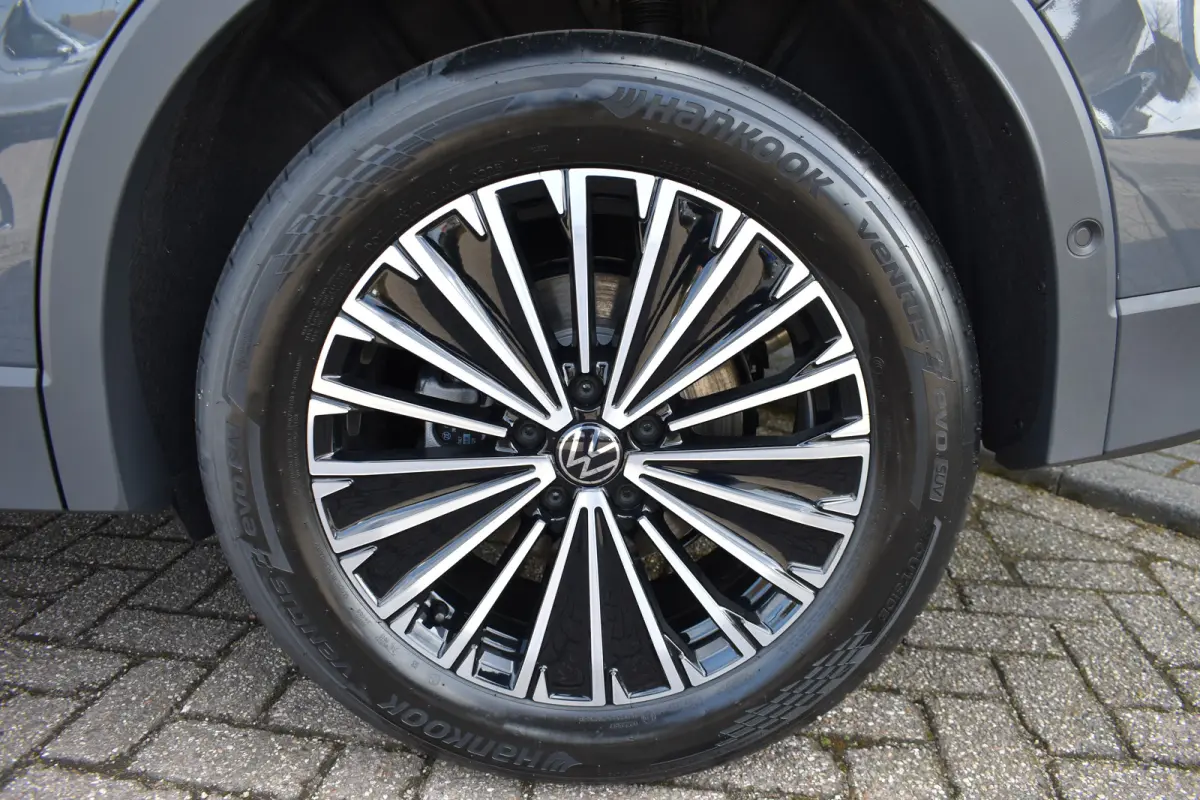 Life Edition - eHybrid | 'App-Connect' draadloze smartphone integratie | Automatische afstandsregeling (Adaptive Cruise Control) | Diefstalalarm