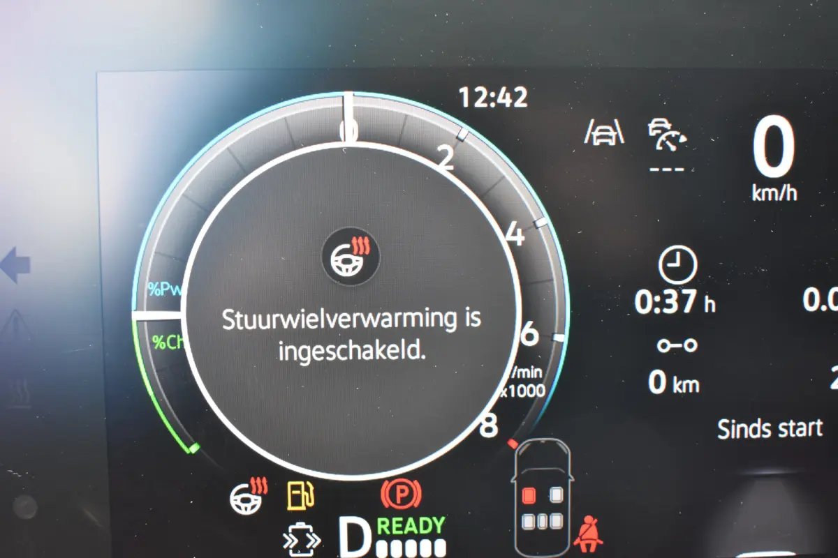Life Edition - eHybrid | 'App-Connect' draadloze smartphone integratie | Automatische afstandsregeling (Adaptive Cruise Control) | Diefstalalarm