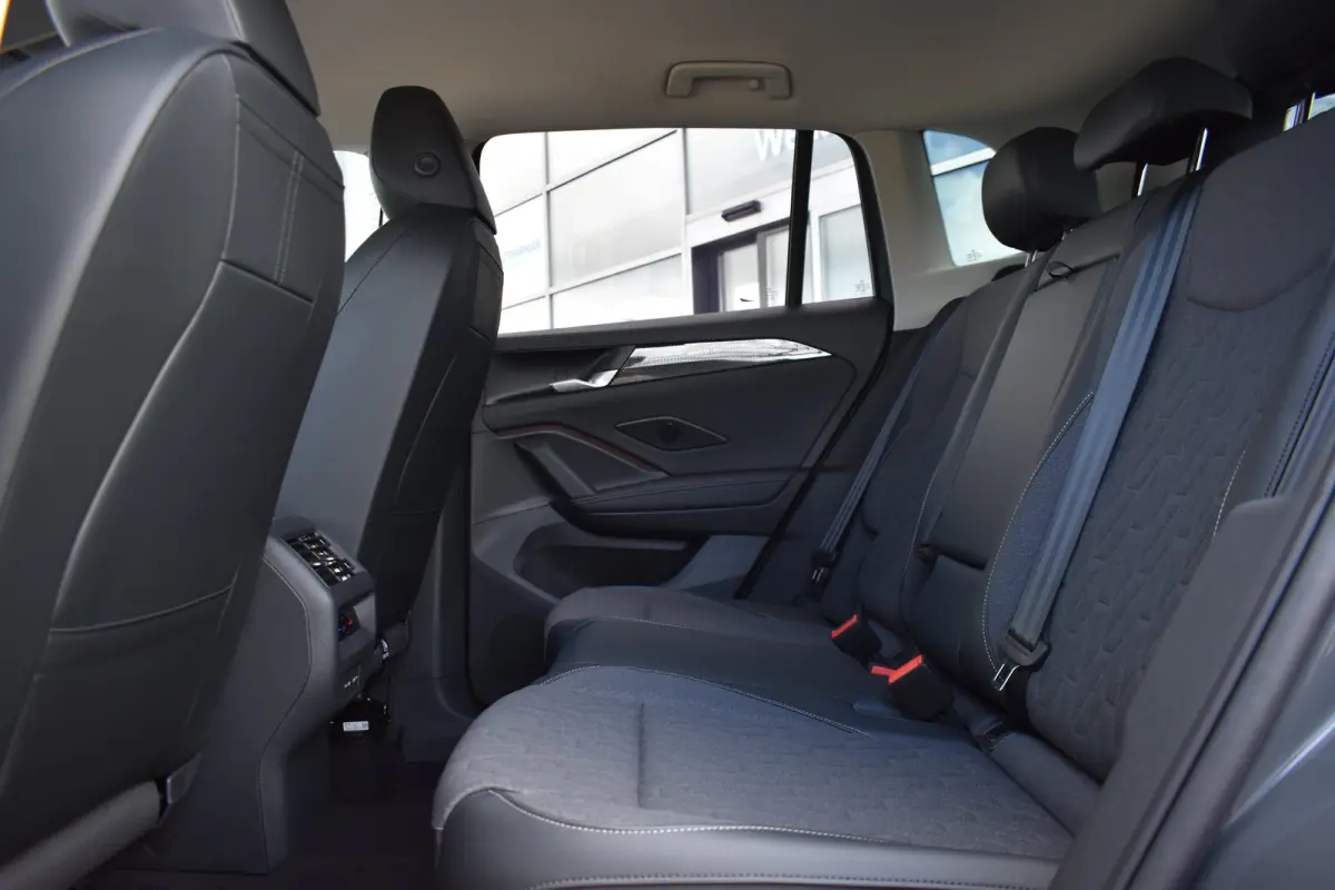 Life Edition - eHybrid | 'App-Connect' draadloze smartphone integratie | Automatische afstandsregeling (Adaptive Cruise Control) | Diefstalalarm