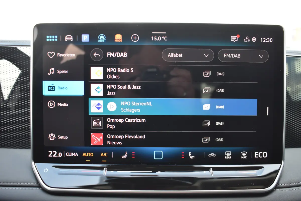 Life Edition - eHybrid | 'App-Connect' draadloze smartphone integratie | Automatische afstandsregeling (Adaptive Cruise Control) | Diefstalalarm