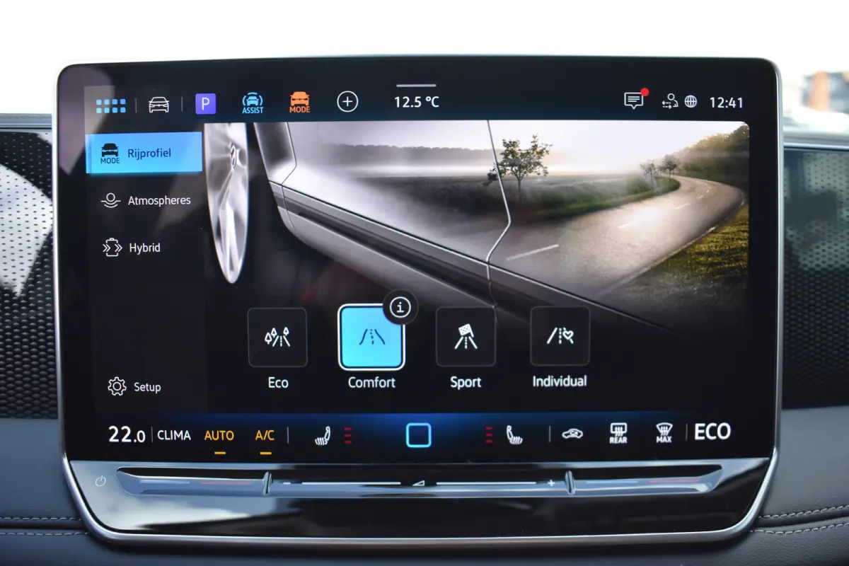 Life Edition - eHybrid | 'App-Connect' draadloze smartphone integratie | Automatische afstandsregeling (Adaptive Cruise Control) | Diefstalalarm