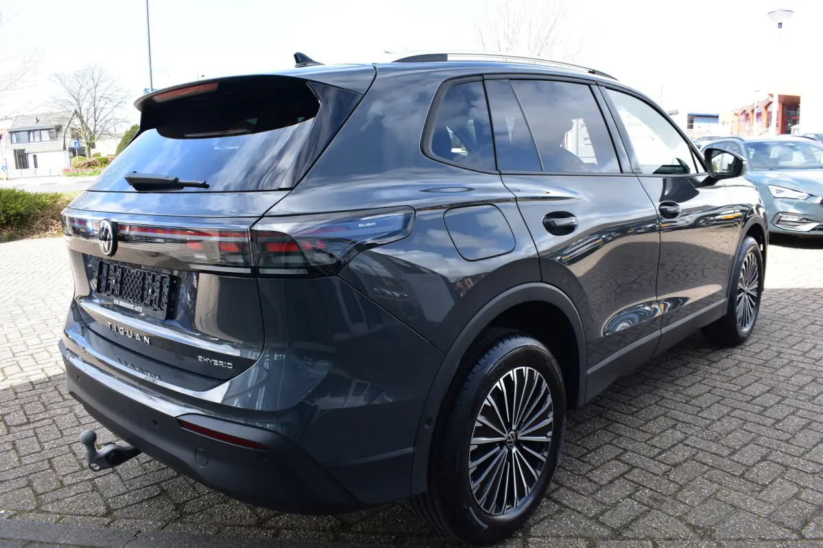 Life Edition - eHybrid | 'App-Connect' draadloze smartphone integratie | Automatische afstandsregeling (Adaptive Cruise Control) | Diefstalalarm