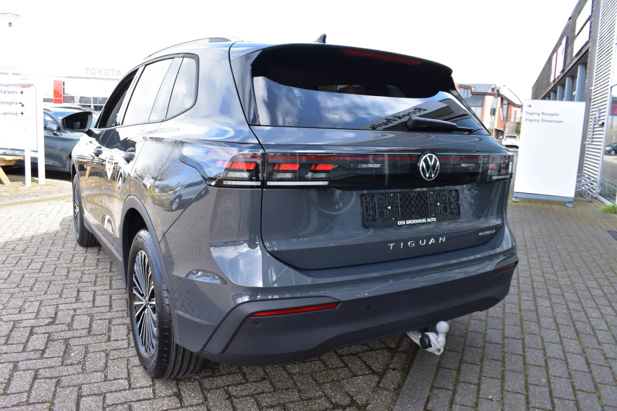 Life Edition - eHybrid | 'App-Connect' draadloze smartphone integratie | Automatische afstandsregeling (Adaptive Cruise Control) | Diefstalalarm