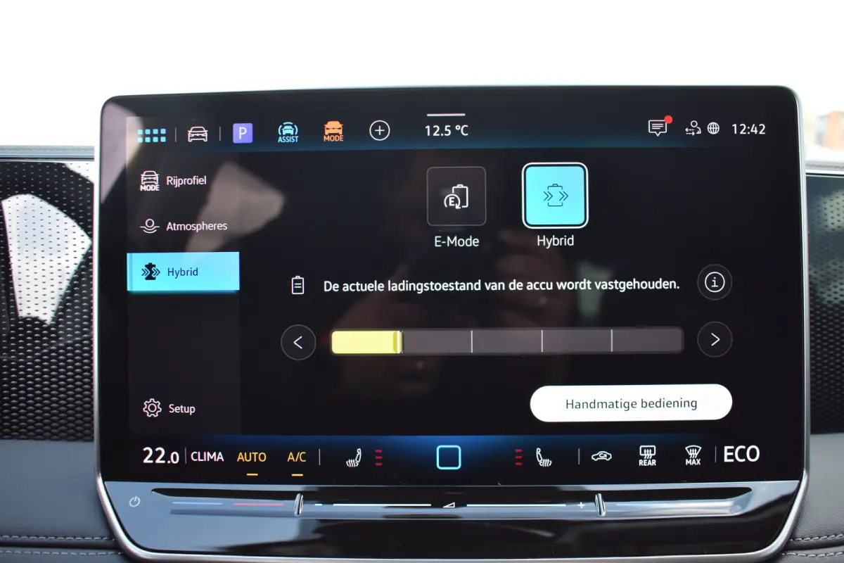 Life Edition - eHybrid | 'App-Connect' draadloze smartphone integratie | Automatische afstandsregeling (Adaptive Cruise Control) | Diefstalalarm