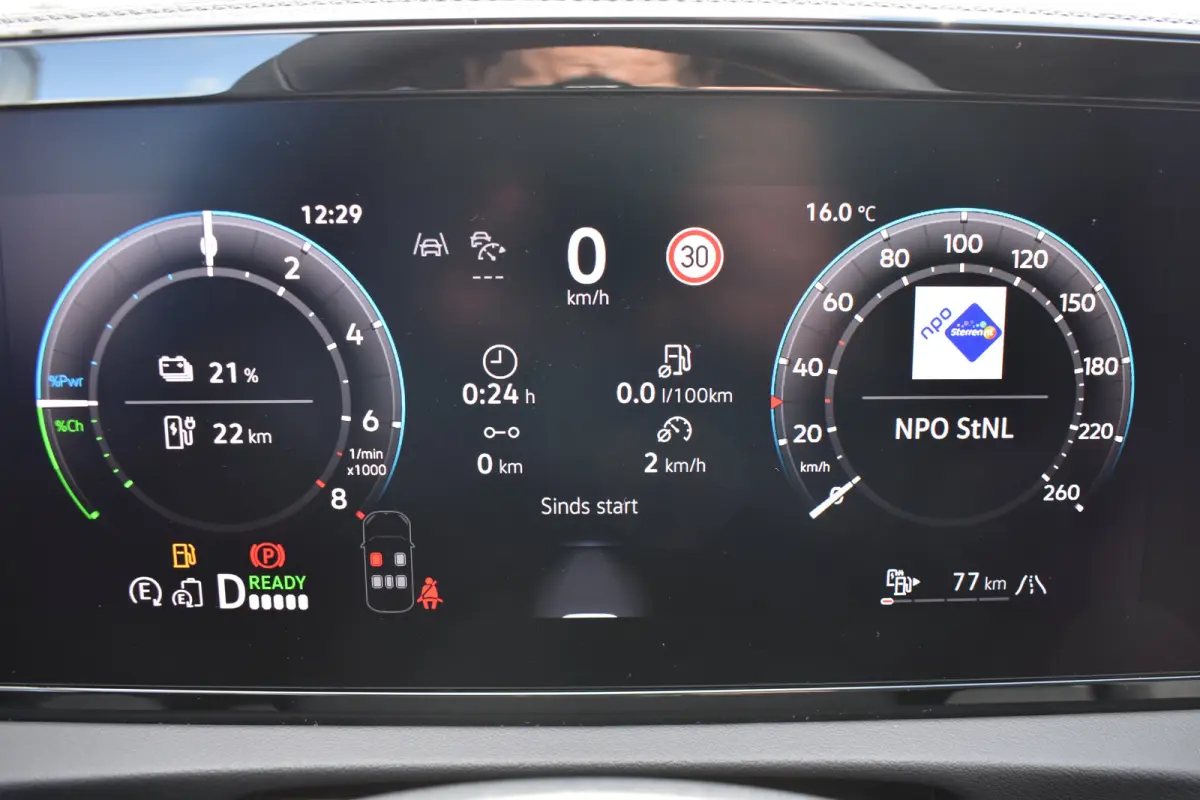 Life Edition - eHybrid | 'App-Connect' draadloze smartphone integratie | Automatische afstandsregeling (Adaptive Cruise Control) | Diefstalalarm