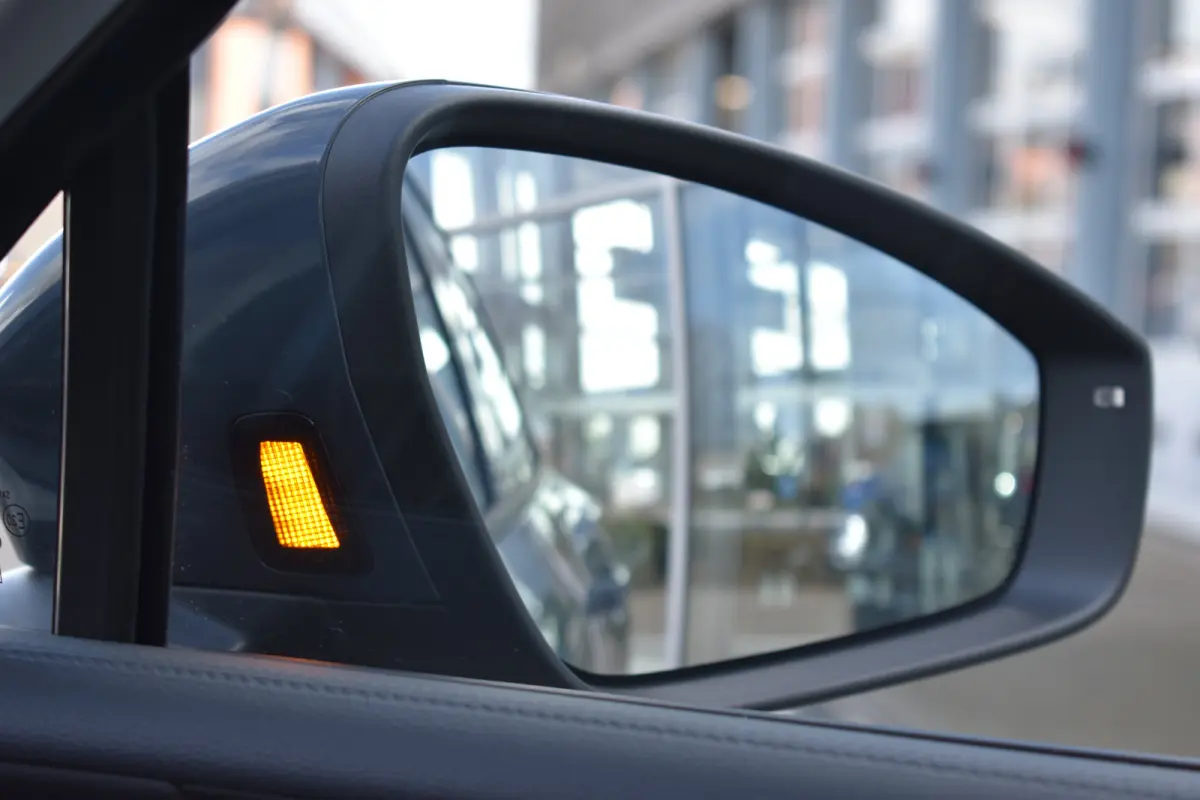 Life Edition - eHybrid | 'App-Connect' draadloze smartphone integratie | Automatische afstandsregeling (Adaptive Cruise Control) | Diefstalalarm