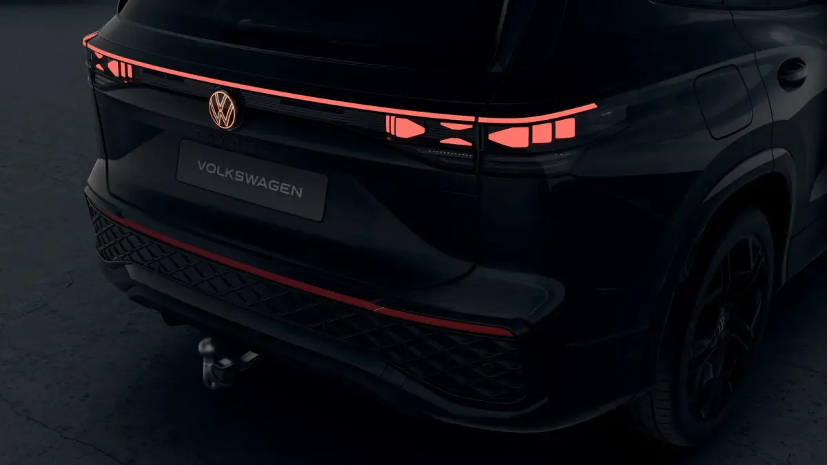R-Line Edition | 'App-Connect' draadloze smartphone integratie | Automatische afstandsregeling (Adaptive Cruise Control) | Black Style Pakket