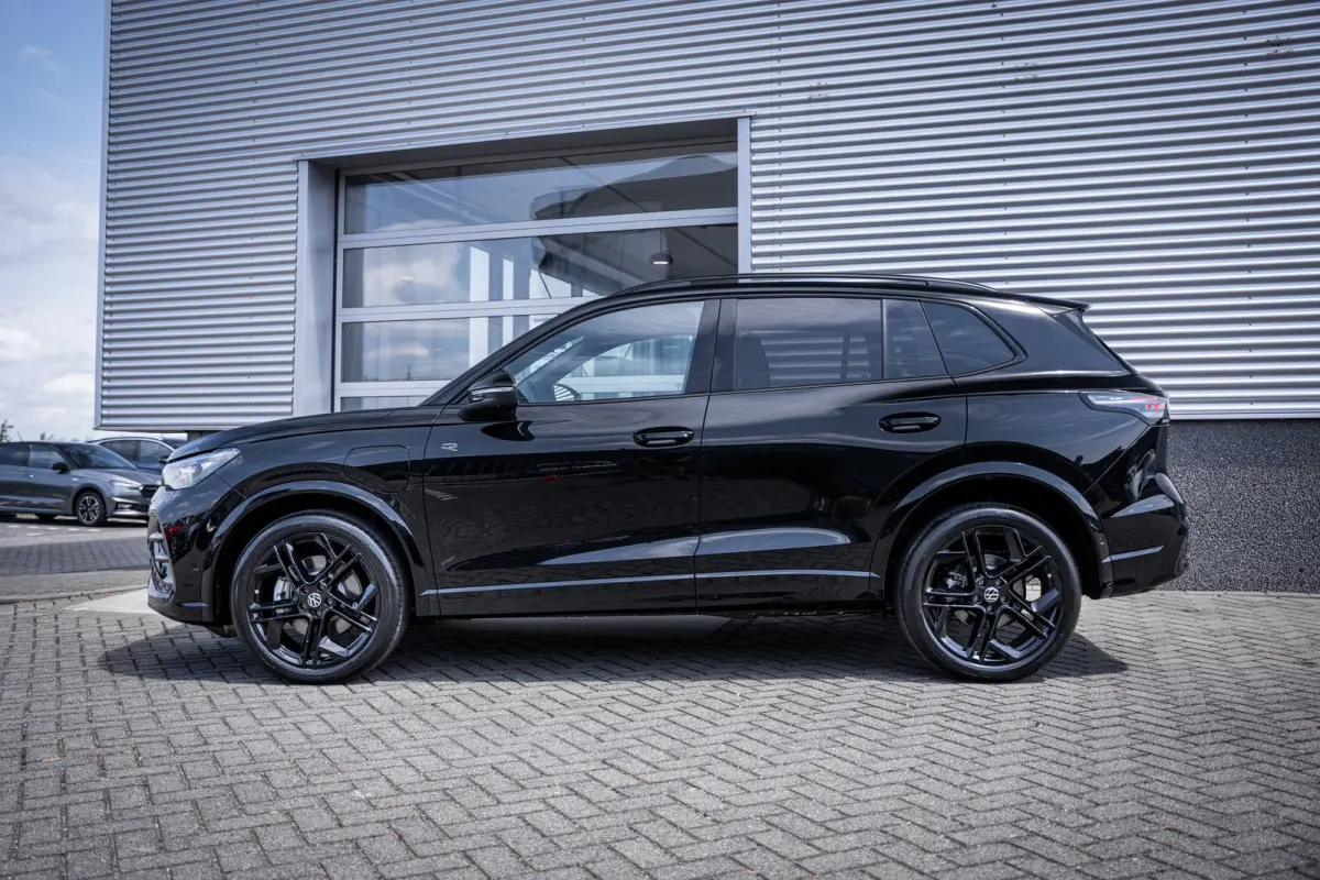 R-Line Edition - eHybrid | 'App-Connect' draadloze smartphone integratie | Automatische afstandsregeling (Adaptive Cruise Control) | Diefstalalarm