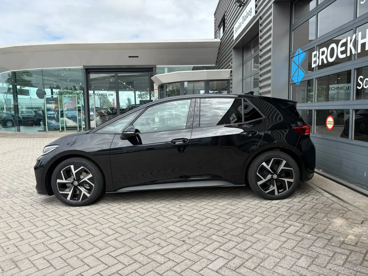 Life | Airconditioning automatisch, 2-zone (Climatronic) | Automatische afstandsregeling (Adaptive Cruise Control) | Buitenspiegels elektrisch instel-, verwarm- en inklapbaar