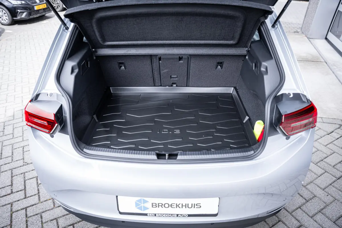 Style | Airconditioning automatisch, 2-zone (Climatronic) | Automatische afstandsregeling (Adaptive Cruise Control) | Buitenspiegels elektrisch instel-, verwarm- en inklapbaar