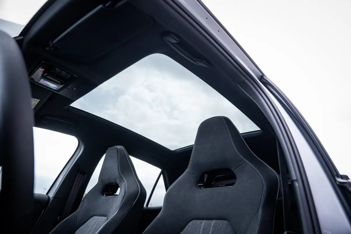 Style | Airconditioning automatisch, 2-zone (Climatronic) | Automatische afstandsregeling (Adaptive Cruise Control) | Buitenspiegels elektrisch instel-, verwarm- en inklapbaar