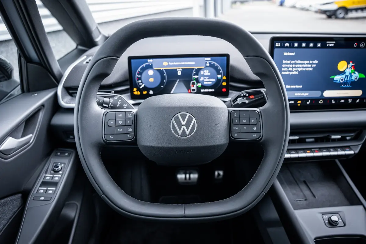 Style | Airconditioning automatisch, 2-zone (Climatronic) | Automatische afstandsregeling (Adaptive Cruise Control) | Buitenspiegels elektrisch instel-, verwarm- en inklapbaar