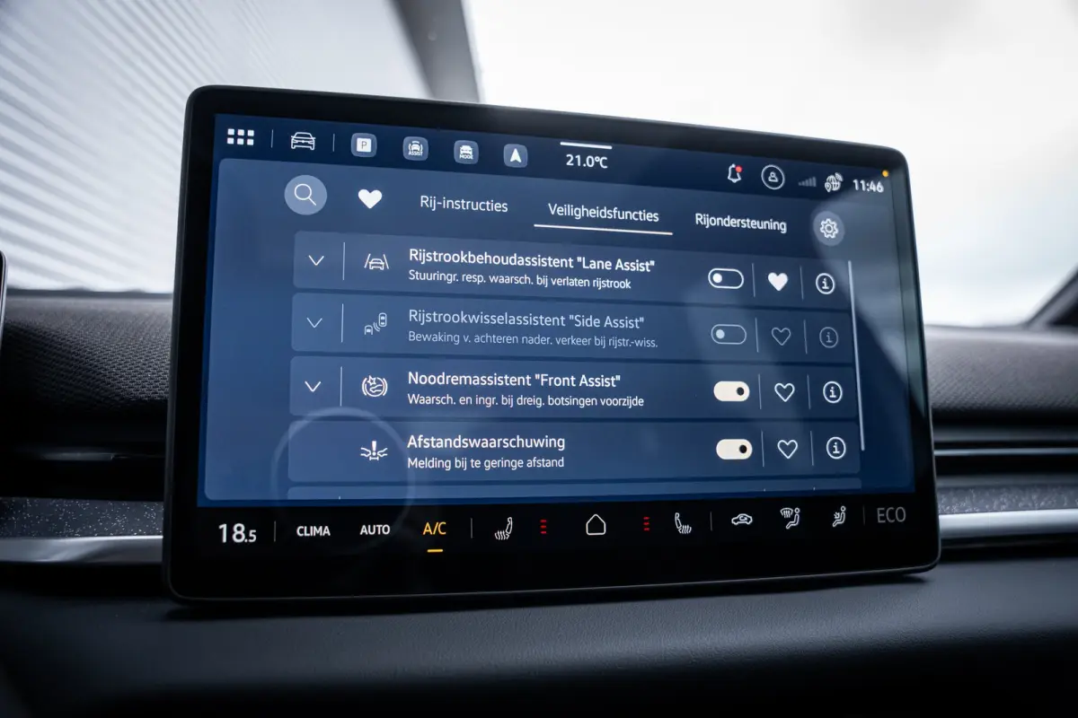 Style | Airconditioning automatisch, 2-zone (Climatronic) | Automatische afstandsregeling (Adaptive Cruise Control) | Buitenspiegels elektrisch instel-, verwarm- en inklapbaar
