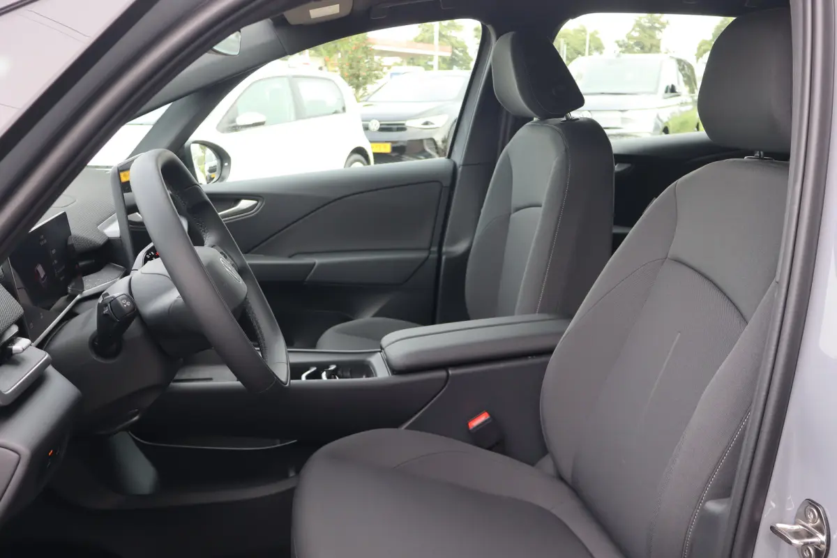 Life | Airconditioning automatisch, 2-zone (Climatronic) | Automatische afstandsregeling (Adaptive Cruise Control) | Buitenspiegels elektrisch instel-, verwarm- en inklapbaar