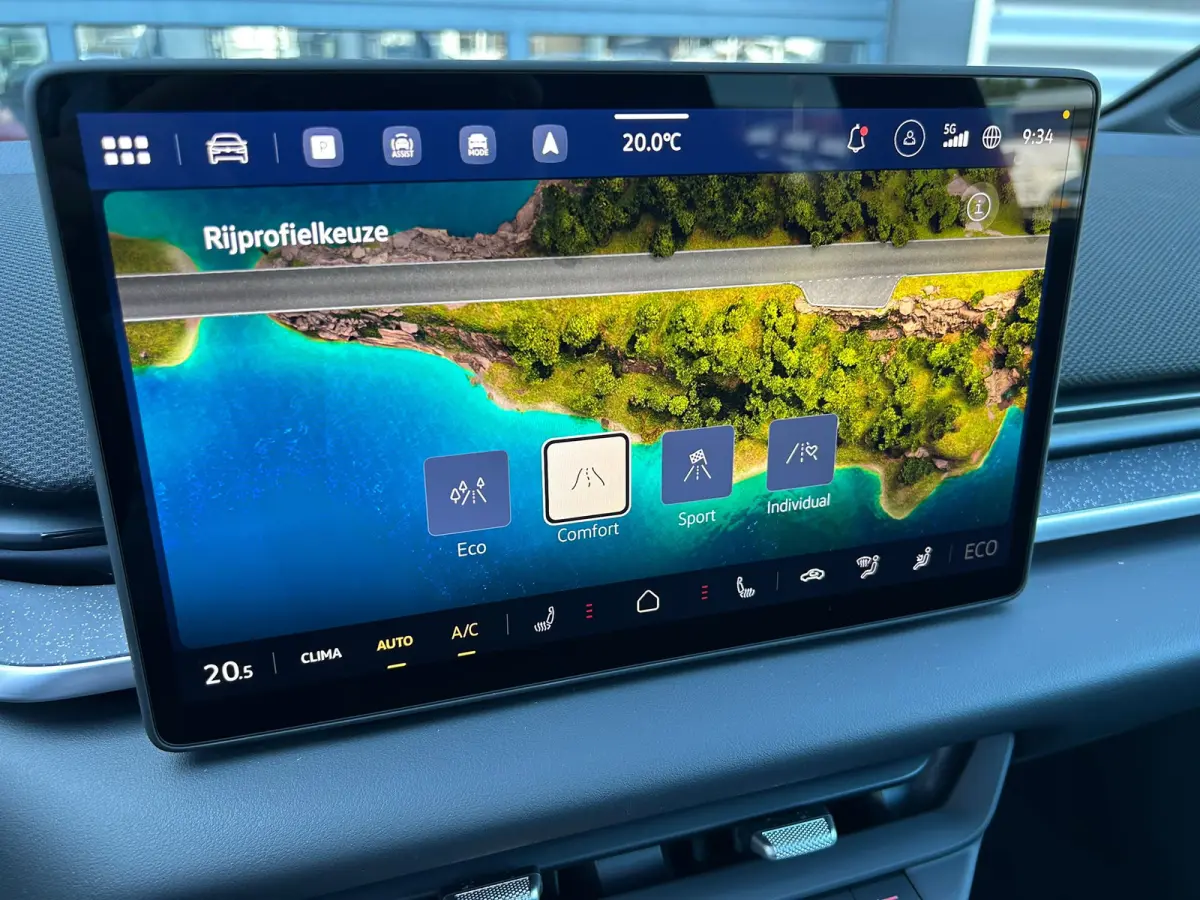 Style | Airconditioning automatisch, 2-zone (Climatronic) | Automatische afstandsregeling (Adaptive Cruise Control) | Buitenspiegels elektrisch instel-, verwarm- en inklapbaar