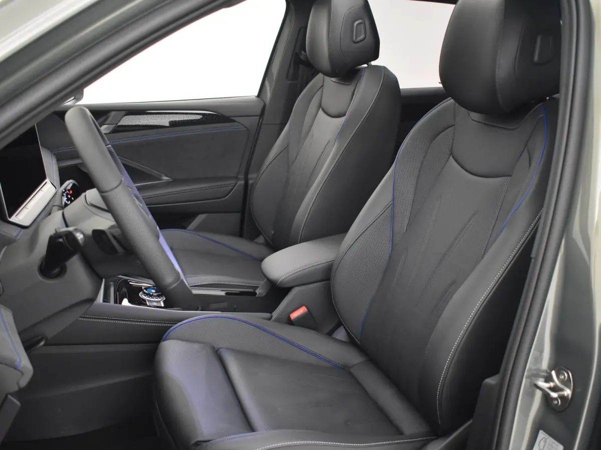 R-Line Edition - eHybrid | 'App-Connect' draadloze smartphone integratie | Automatische afstandsregeling (Adaptive Cruise Control) | Diefstalalarm