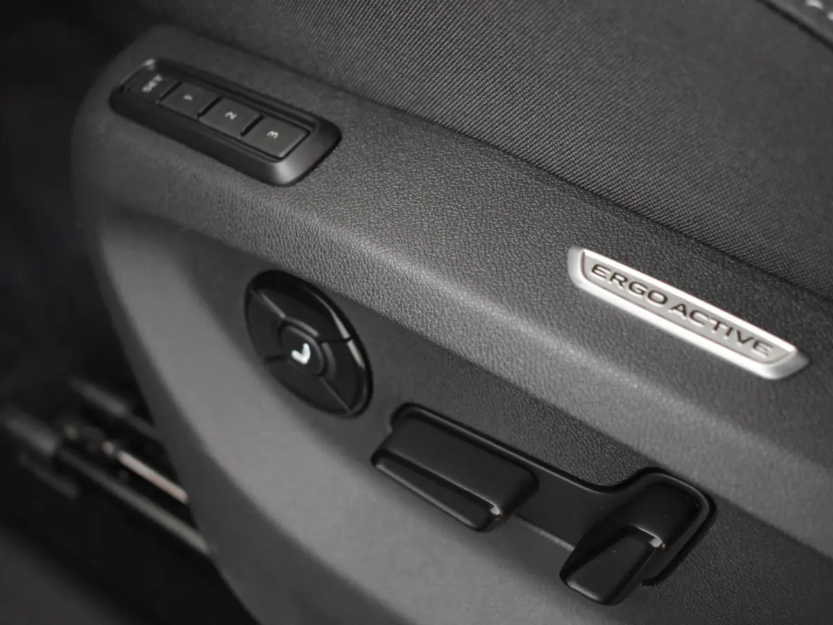 R-Line Edition - eHybrid | 'App-Connect' draadloze smartphone integratie | Automatische afstandsregeling (Adaptive Cruise Control) | Diefstalalarm