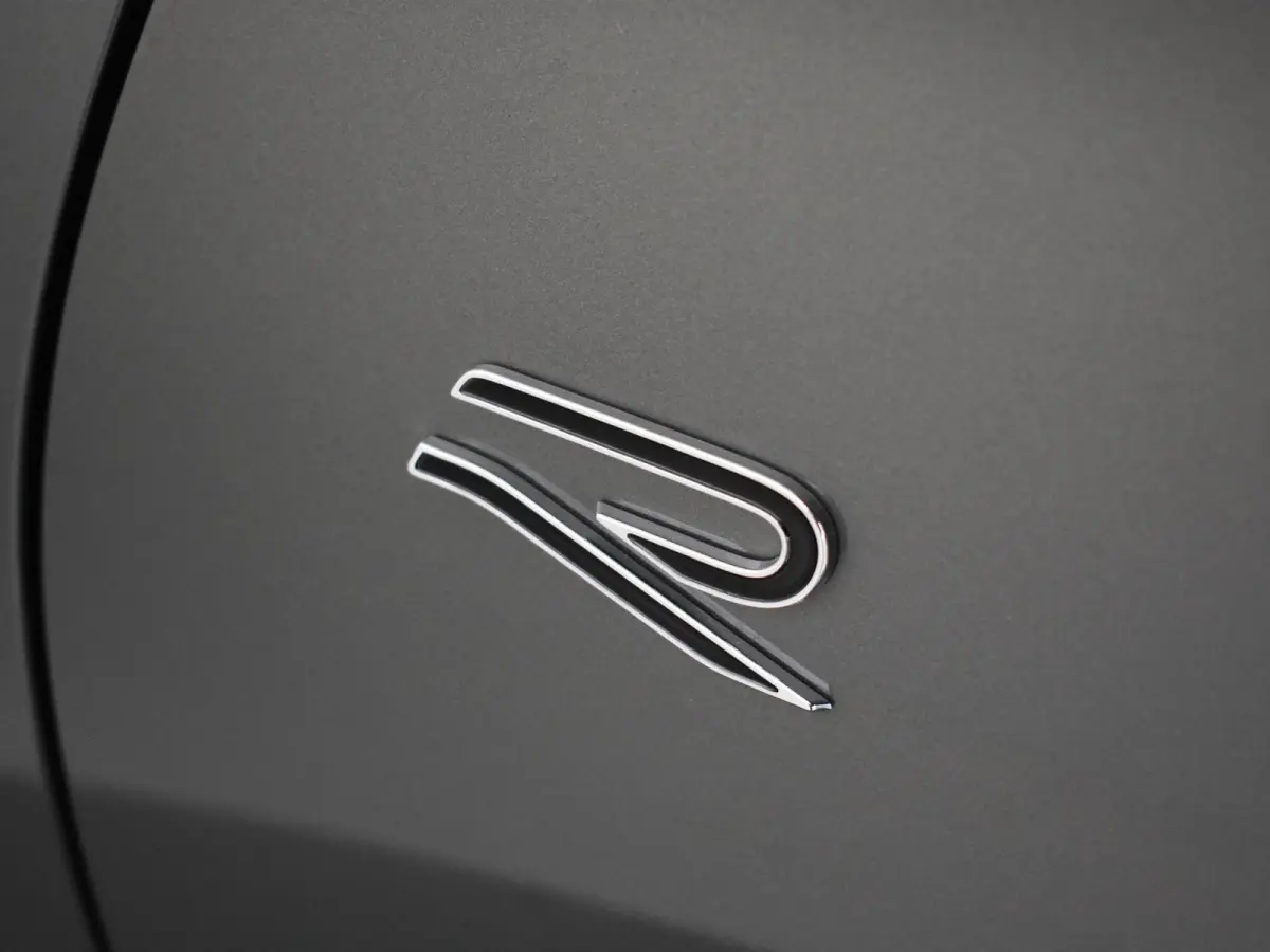 R-Line Edition - eHybrid | 'App-Connect' draadloze smartphone integratie | Automatische afstandsregeling (Adaptive Cruise Control) | Diefstalalarm
