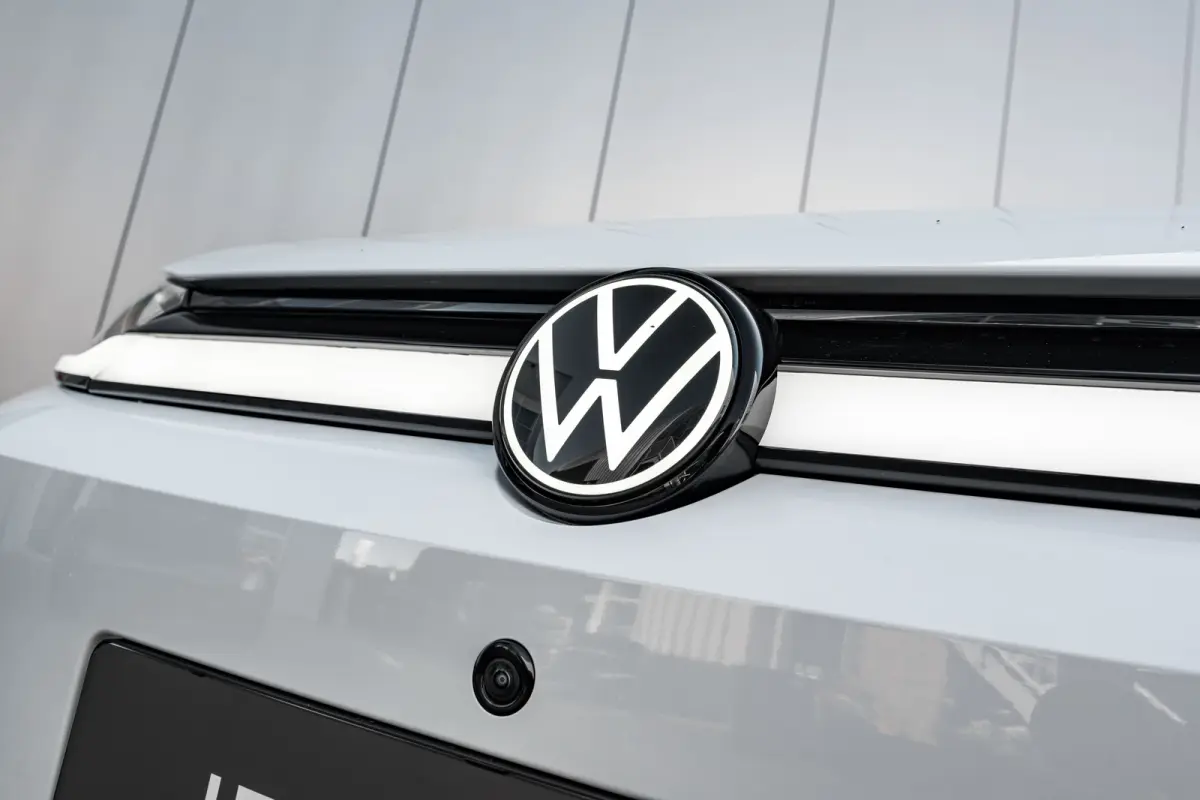 Style | Airconditioning automatisch, 2-zone (Climatronic) | Automatische afstandsregeling (Adaptive Cruise Control) | Buitenspiegels elektrisch instel-, verwarm- en inklapbaar