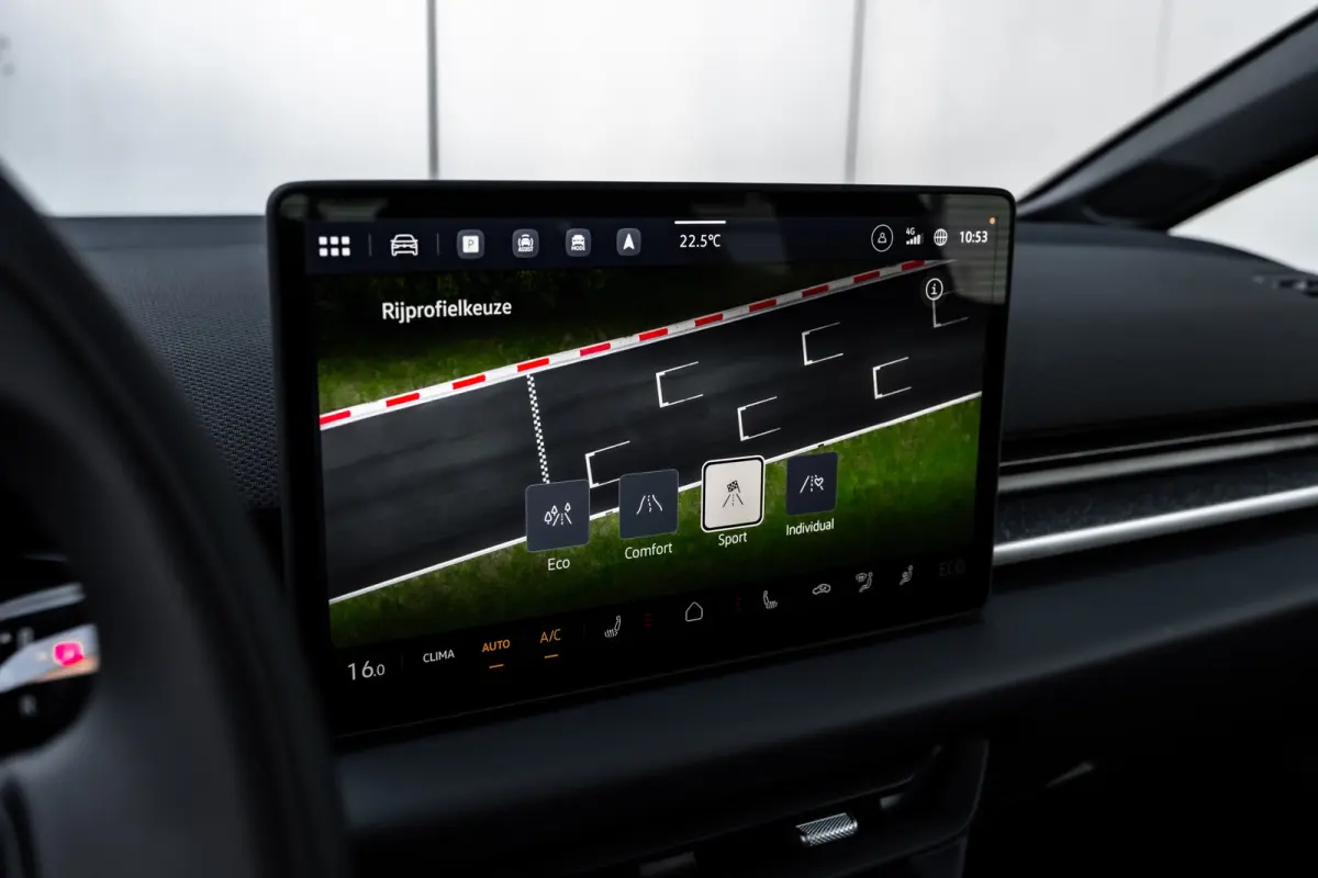 Style | Airconditioning automatisch, 2-zone (Climatronic) | Automatische afstandsregeling (Adaptive Cruise Control) | Buitenspiegels elektrisch instel-, verwarm- en inklapbaar