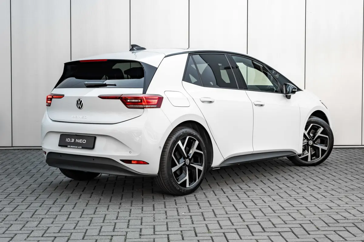 Style | Airconditioning automatisch, 2-zone (Climatronic) | Automatische afstandsregeling (Adaptive Cruise Control) | Buitenspiegels elektrisch instel-, verwarm- en inklapbaar