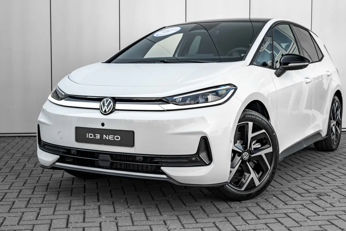Style | Airconditioning automatisch, 2-zone (Climatronic) | Automatische afstandsregeling (Adaptive Cruise Control) | Buitenspiegels elektrisch instel-, verwarm- en inklapbaar
