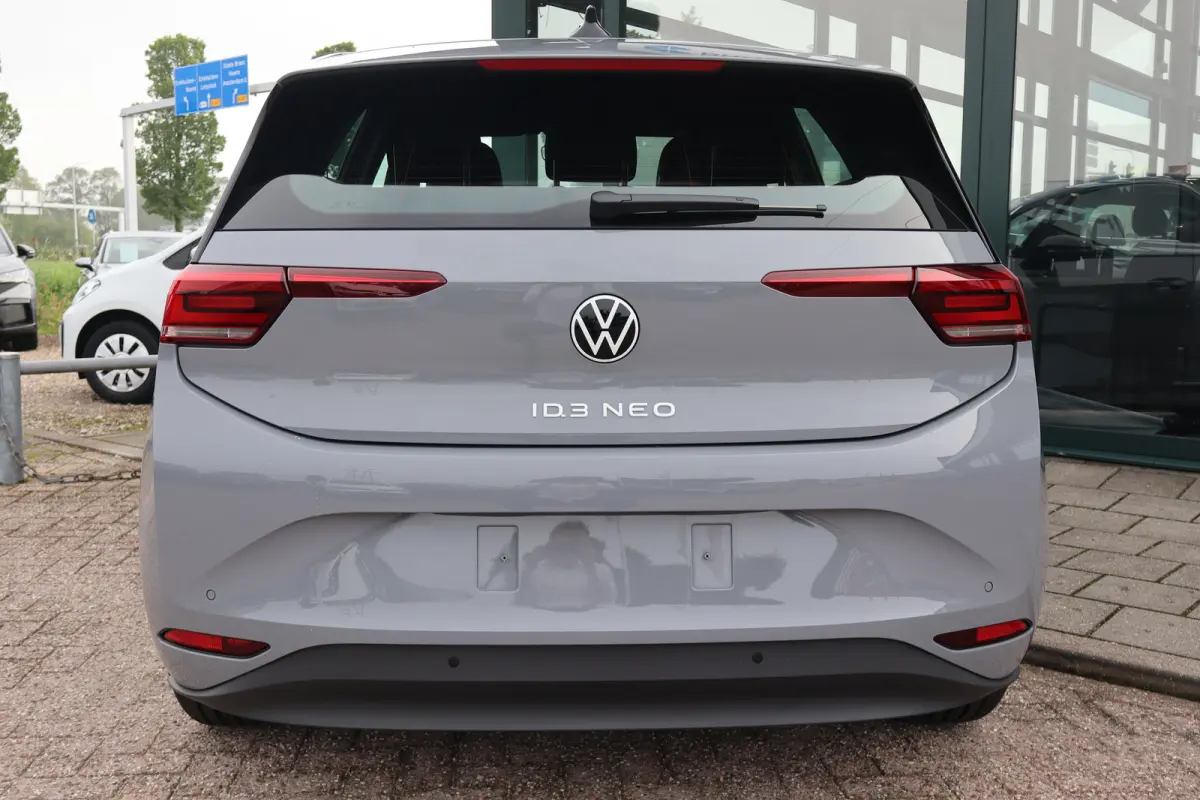 Life | Airconditioning automatisch, 2-zone (Climatronic) | Automatische afstandsregeling (Adaptive Cruise Control) | Buitenspiegels elektrisch instel-, verwarm- en inklapbaar