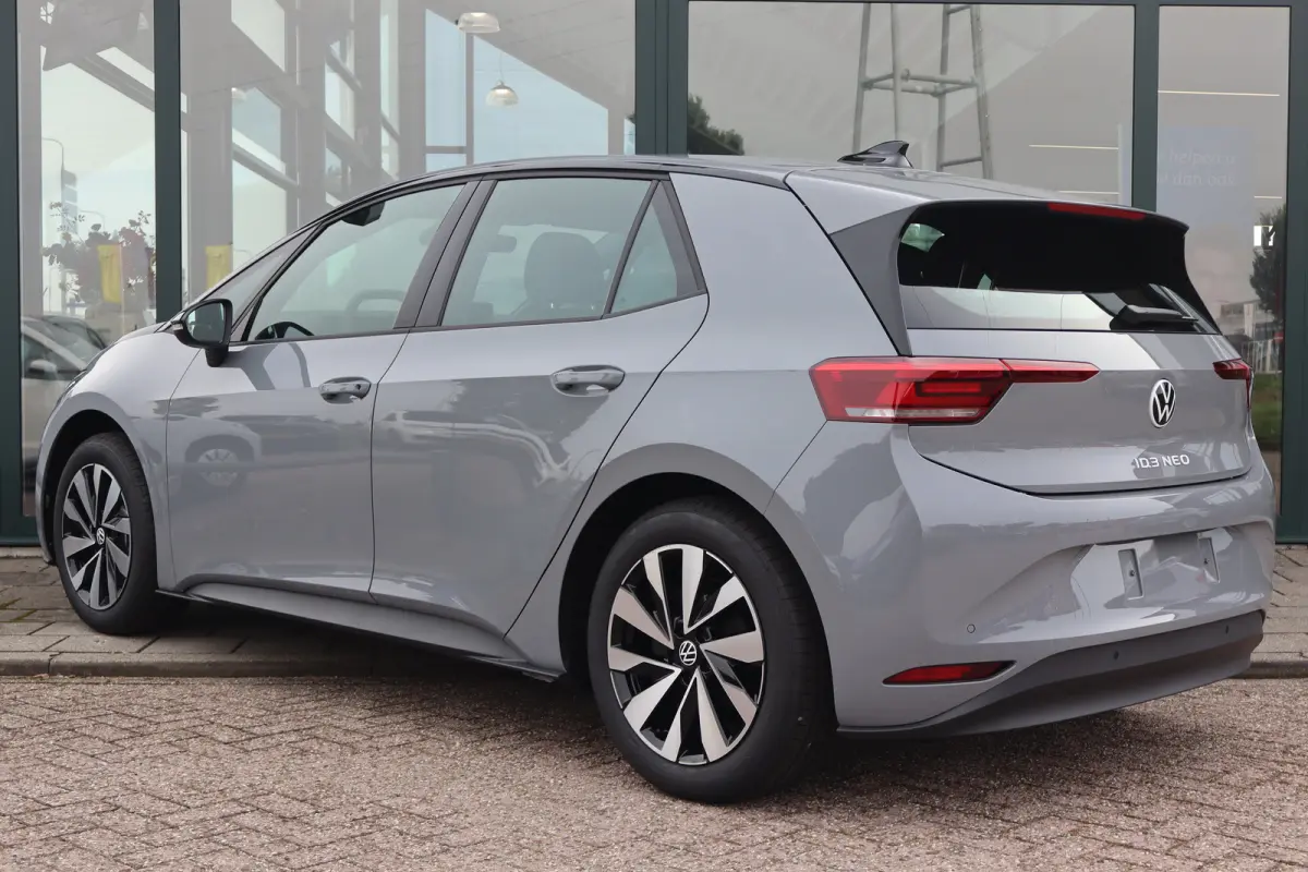 Life | Airconditioning automatisch, 2-zone (Climatronic) | Automatische afstandsregeling (Adaptive Cruise Control) | Buitenspiegels elektrisch instel-, verwarm- en inklapbaar
