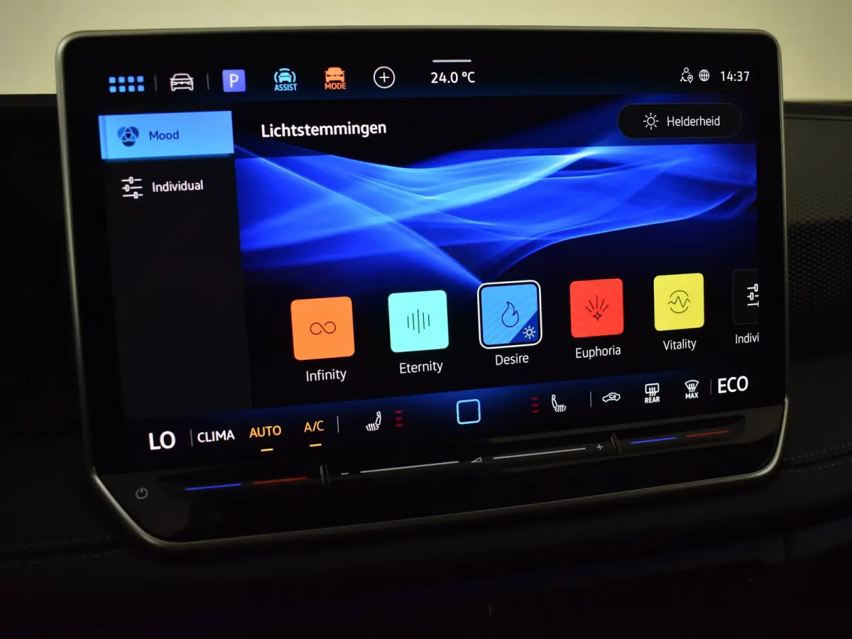 Life Edition - eHybrid | 'App-Connect' draadloze smartphone integratie | Automatische afstandsregeling (Adaptive Cruise Control) | Diefstalalarm
