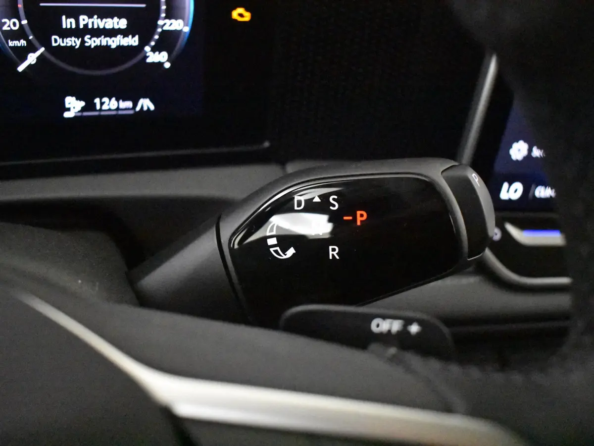 Life Edition - eHybrid | 'App-Connect' draadloze smartphone integratie | Automatische afstandsregeling (Adaptive Cruise Control) | Diefstalalarm