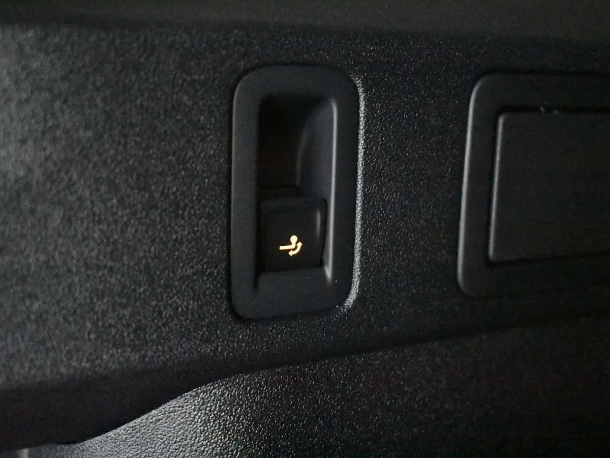 Life Edition - eHybrid | 'App-Connect' draadloze smartphone integratie | Automatische afstandsregeling (Adaptive Cruise Control) | Diefstalalarm