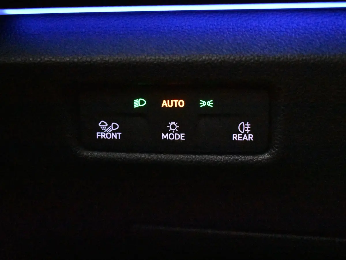Life Edition - eHybrid | 'App-Connect' draadloze smartphone integratie | Automatische afstandsregeling (Adaptive Cruise Control) | Diefstalalarm