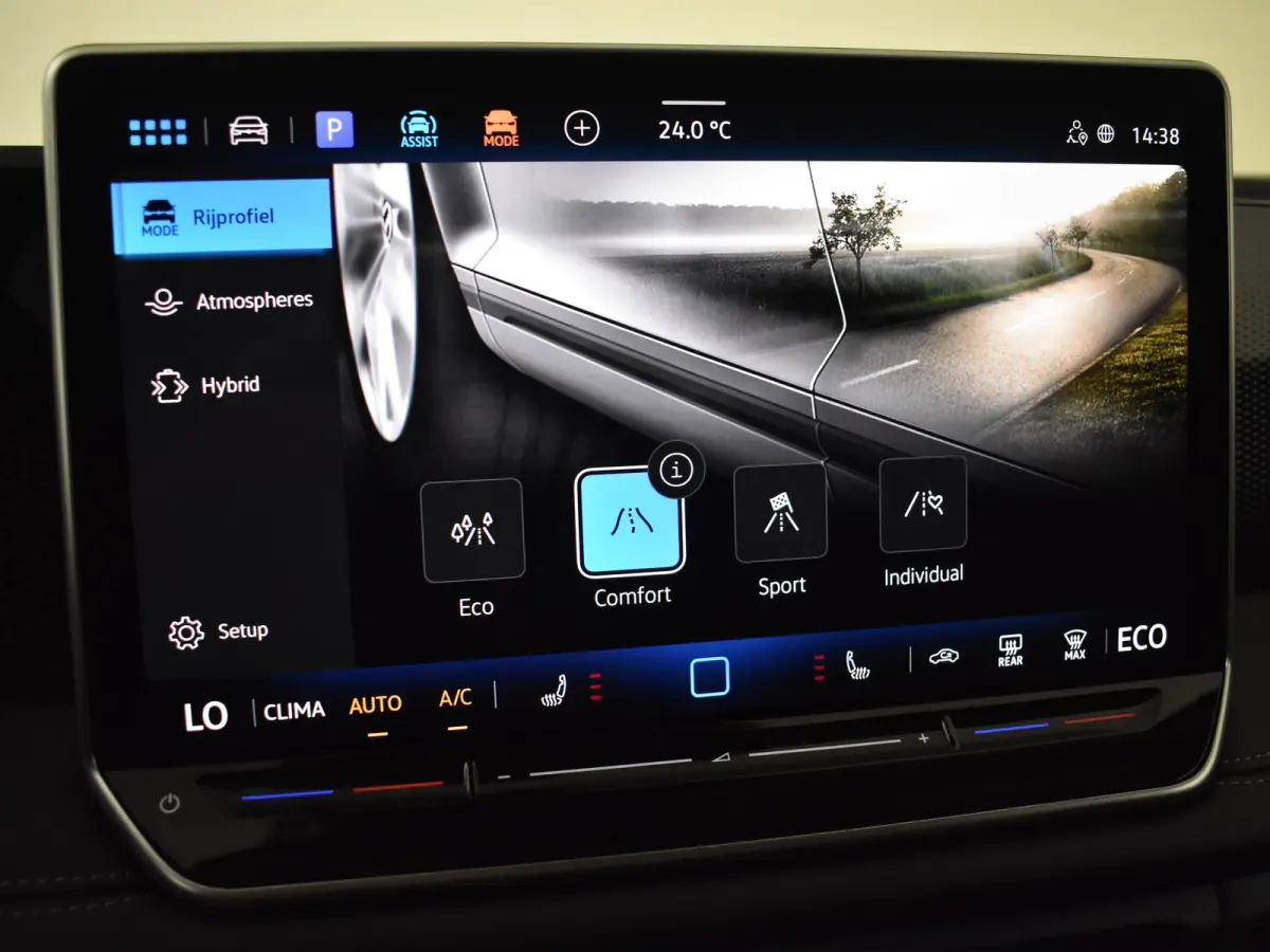 Life Edition - eHybrid | 'App-Connect' draadloze smartphone integratie | Automatische afstandsregeling (Adaptive Cruise Control) | Diefstalalarm