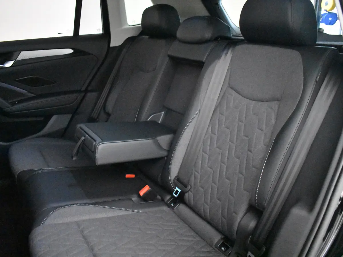 Life Edition - eHybrid | 'App-Connect' draadloze smartphone integratie | Automatische afstandsregeling (Adaptive Cruise Control) | Diefstalalarm