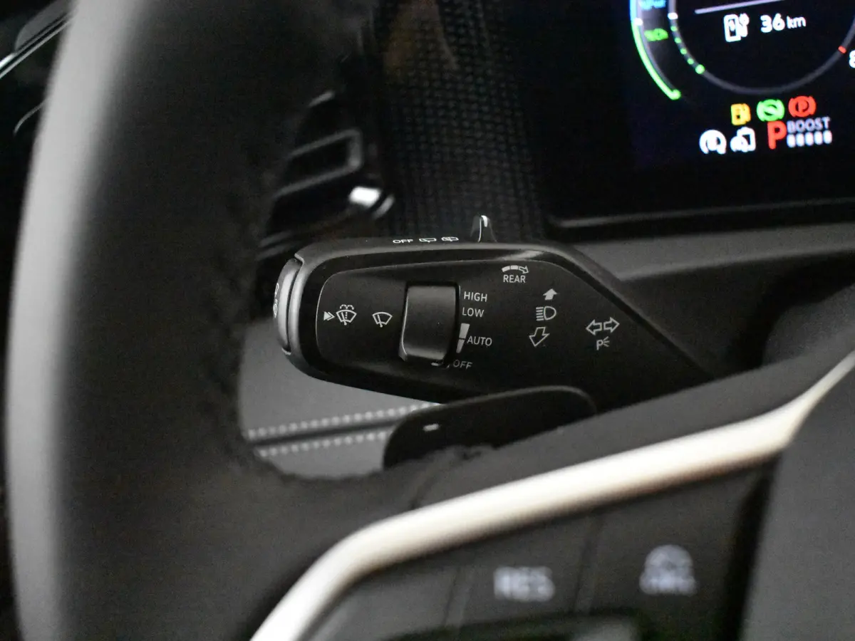 Life Edition - eHybrid | 'App-Connect' draadloze smartphone integratie | Automatische afstandsregeling (Adaptive Cruise Control) | Diefstalalarm