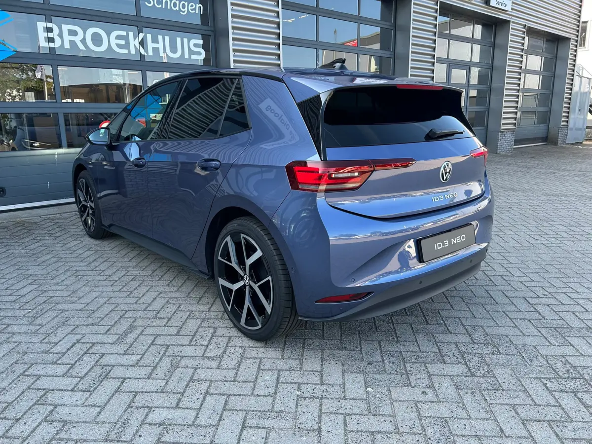 Style | Airconditioning automatisch, 2-zone (Climatronic) | Automatische afstandsregeling (Adaptive Cruise Control) | Buitenspiegels elektrisch instel-, verwarm- en inklapbaar