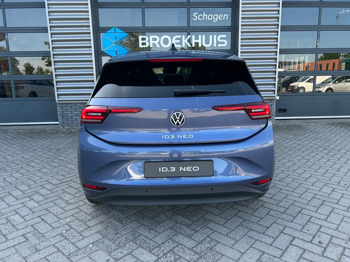 Style | Airconditioning automatisch, 2-zone (Climatronic) | Automatische afstandsregeling (Adaptive Cruise Control) | Buitenspiegels elektrisch instel-, verwarm- en inklapbaar