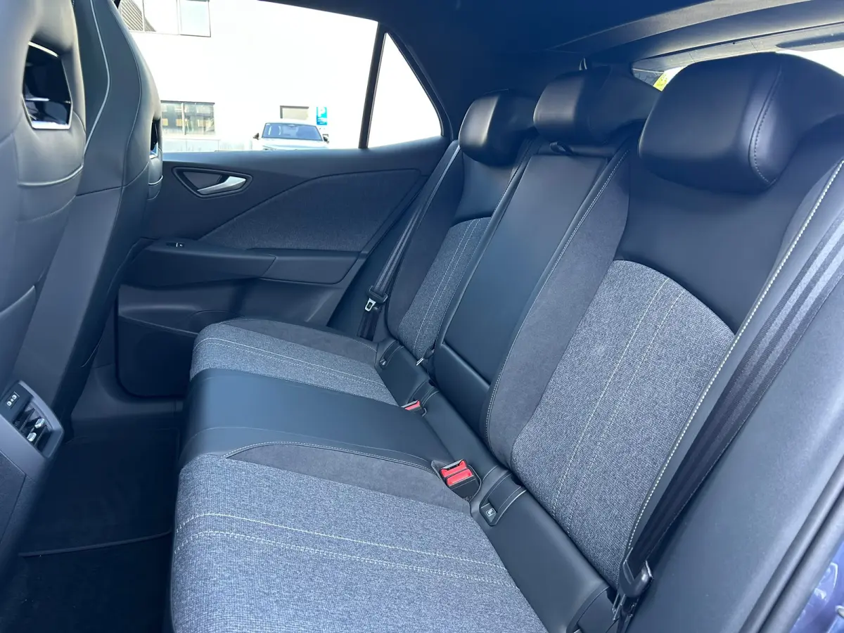 Style | Airconditioning automatisch, 2-zone (Climatronic) | Automatische afstandsregeling (Adaptive Cruise Control) | Buitenspiegels elektrisch instel-, verwarm- en inklapbaar