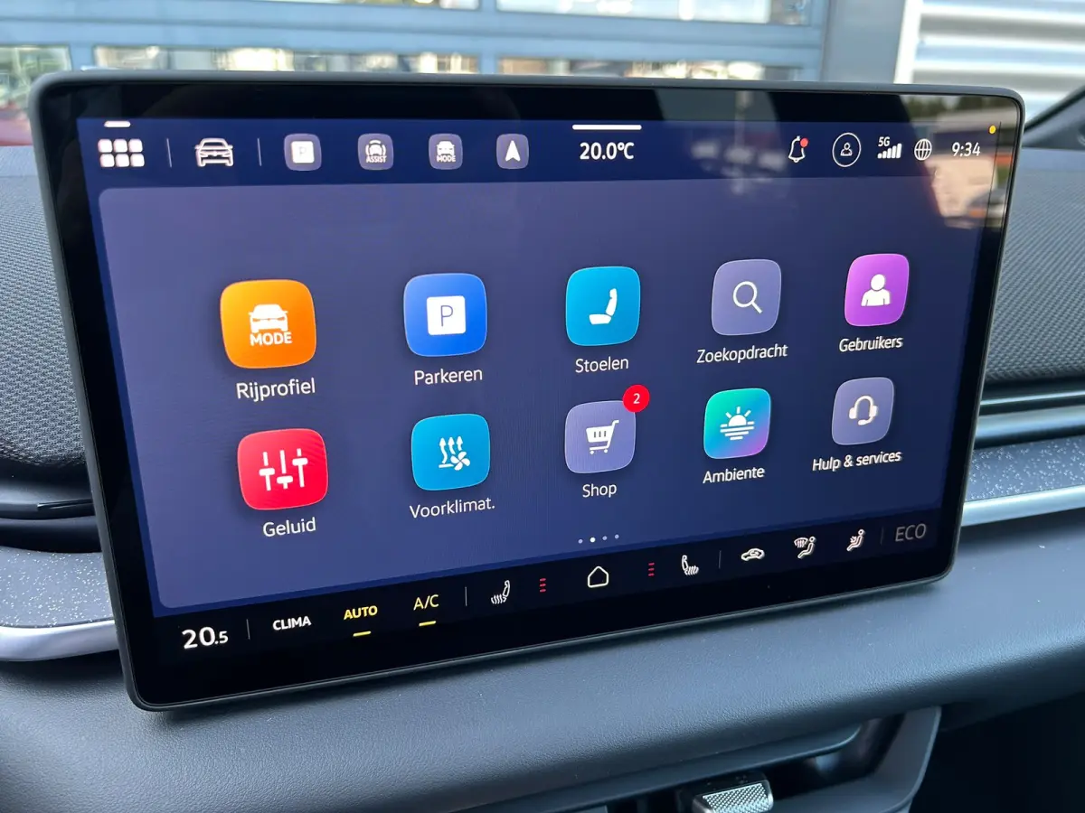 Style | Airconditioning automatisch, 2-zone (Climatronic) | Automatische afstandsregeling (Adaptive Cruise Control) | Buitenspiegels elektrisch instel-, verwarm- en inklapbaar