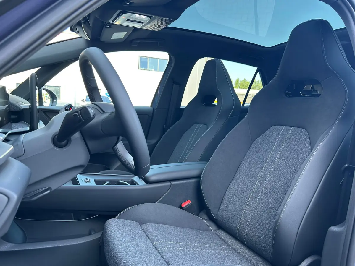 Style | Airconditioning automatisch, 2-zone (Climatronic) | Automatische afstandsregeling (Adaptive Cruise Control) | Buitenspiegels elektrisch instel-, verwarm- en inklapbaar