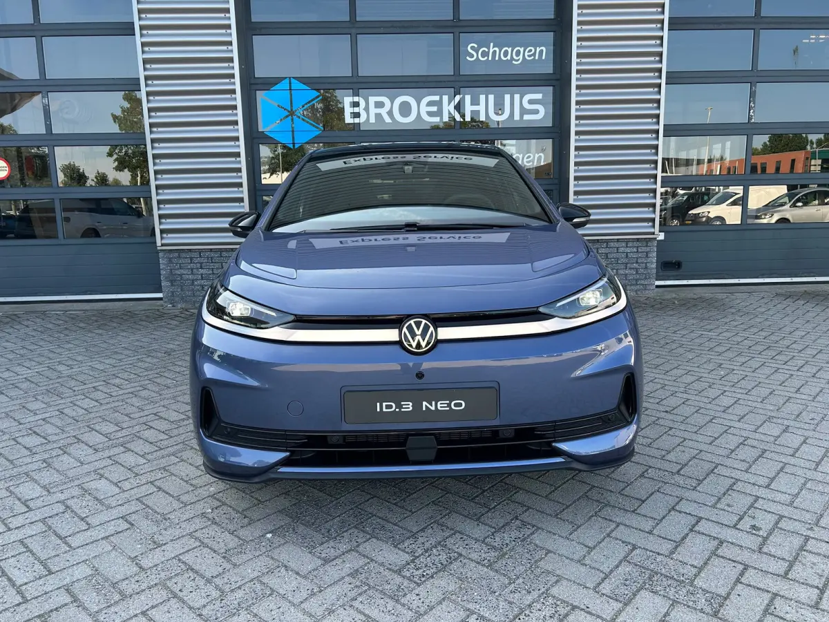 Style | Airconditioning automatisch, 2-zone (Climatronic) | Automatische afstandsregeling (Adaptive Cruise Control) | Buitenspiegels elektrisch instel-, verwarm- en inklapbaar