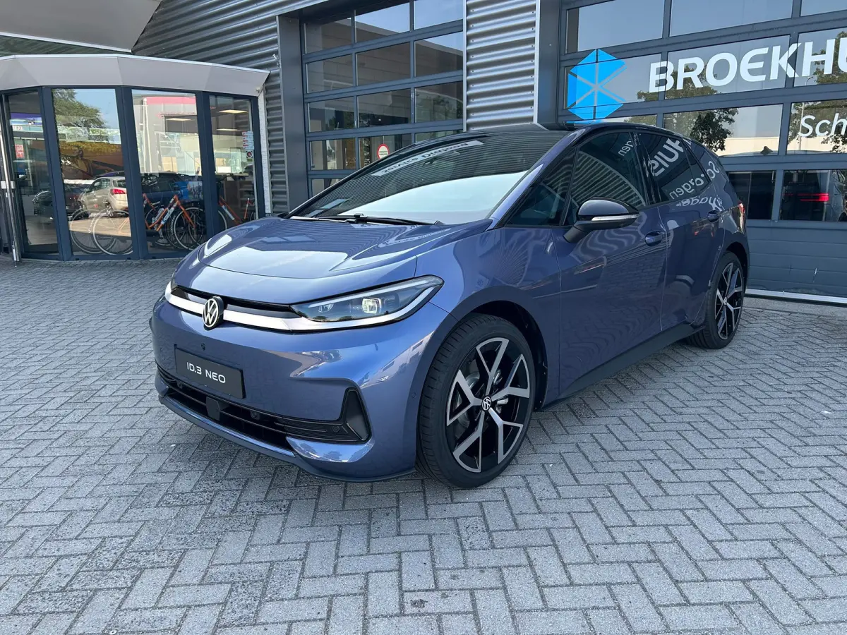 Style | Airconditioning automatisch, 2-zone (Climatronic) | Automatische afstandsregeling (Adaptive Cruise Control) | Buitenspiegels elektrisch instel-, verwarm- en inklapbaar
