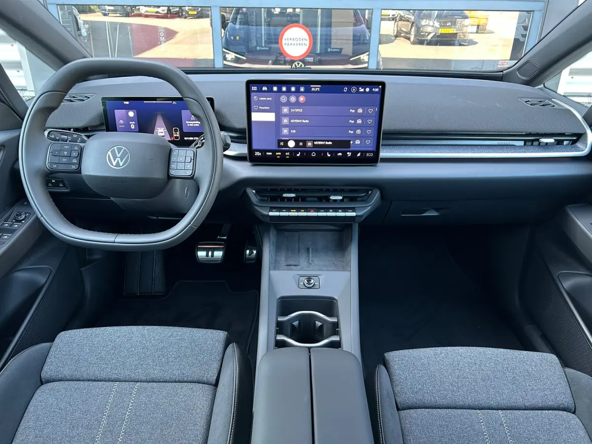 Style | Airconditioning automatisch, 2-zone (Climatronic) | Automatische afstandsregeling (Adaptive Cruise Control) | Buitenspiegels elektrisch instel-, verwarm- en inklapbaar
