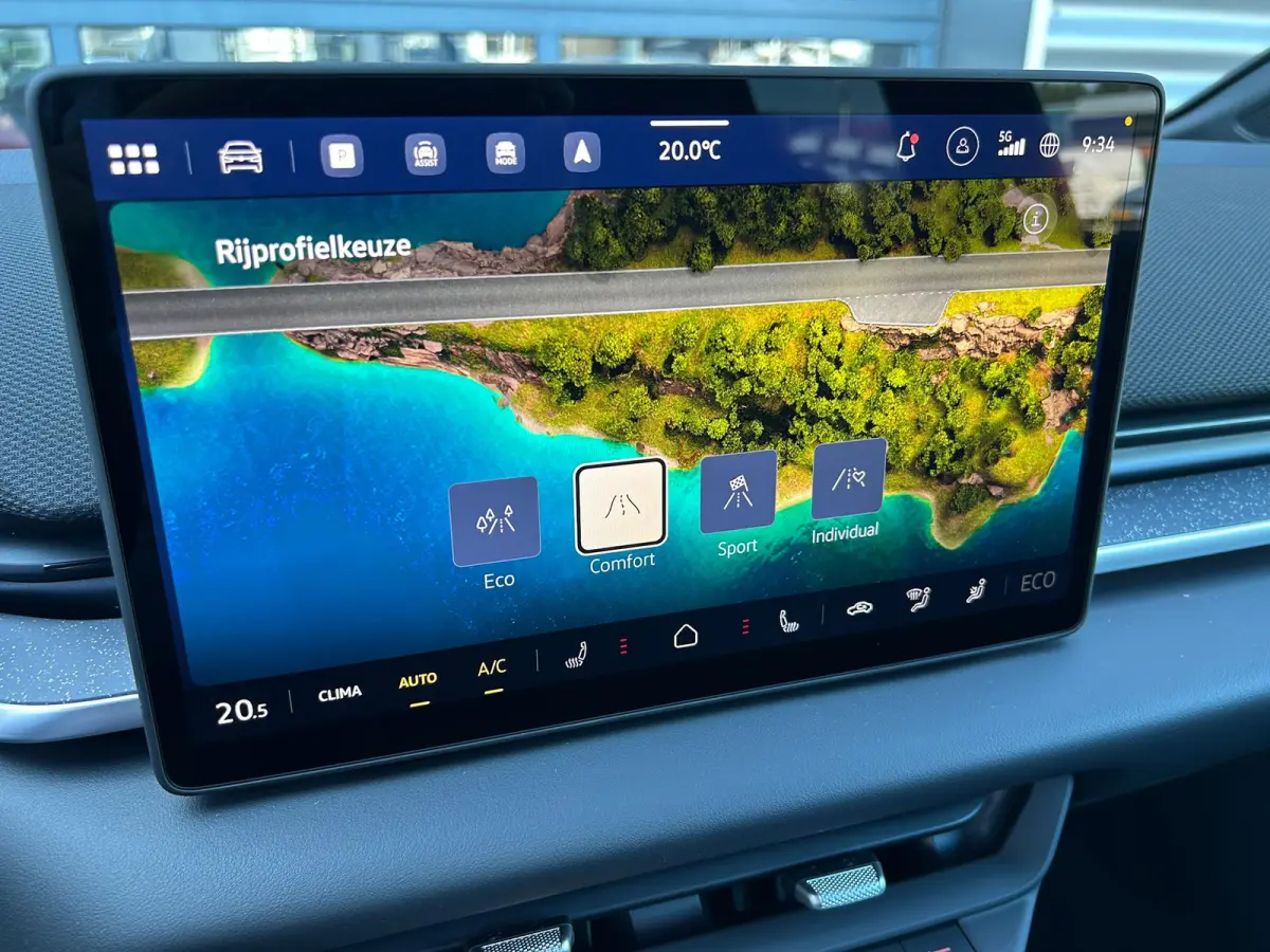 Style | Airconditioning automatisch, 2-zone (Climatronic) | Automatische afstandsregeling (Adaptive Cruise Control) | Buitenspiegels elektrisch instel-, verwarm- en inklapbaar