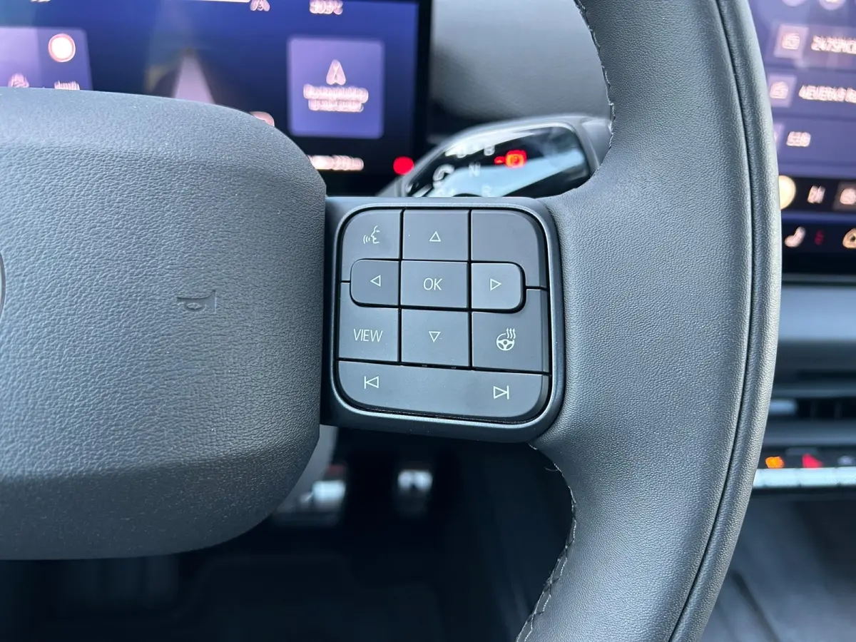 Style | Airconditioning automatisch, 2-zone (Climatronic) | Automatische afstandsregeling (Adaptive Cruise Control) | Buitenspiegels elektrisch instel-, verwarm- en inklapbaar