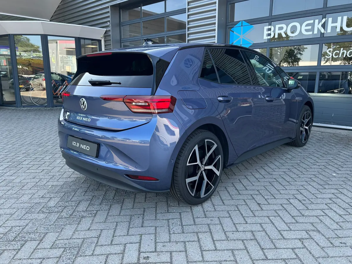 Style | Airconditioning automatisch, 2-zone (Climatronic) | Automatische afstandsregeling (Adaptive Cruise Control) | Buitenspiegels elektrisch instel-, verwarm- en inklapbaar