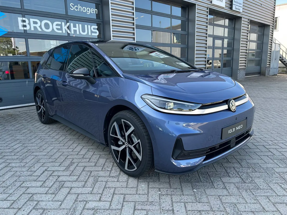 Style | Airconditioning automatisch, 2-zone (Climatronic) | Automatische afstandsregeling (Adaptive Cruise Control) | Buitenspiegels elektrisch instel-, verwarm- en inklapbaar