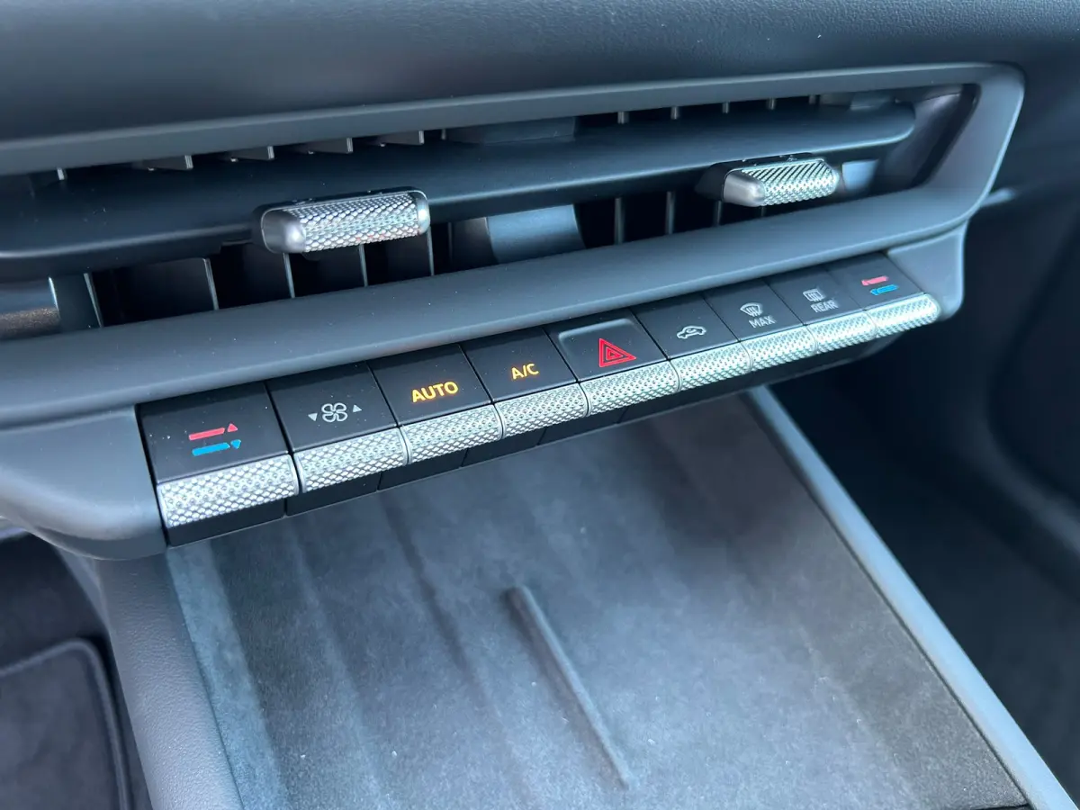 Style | Airconditioning automatisch, 2-zone (Climatronic) | Automatische afstandsregeling (Adaptive Cruise Control) | Buitenspiegels elektrisch instel-, verwarm- en inklapbaar
