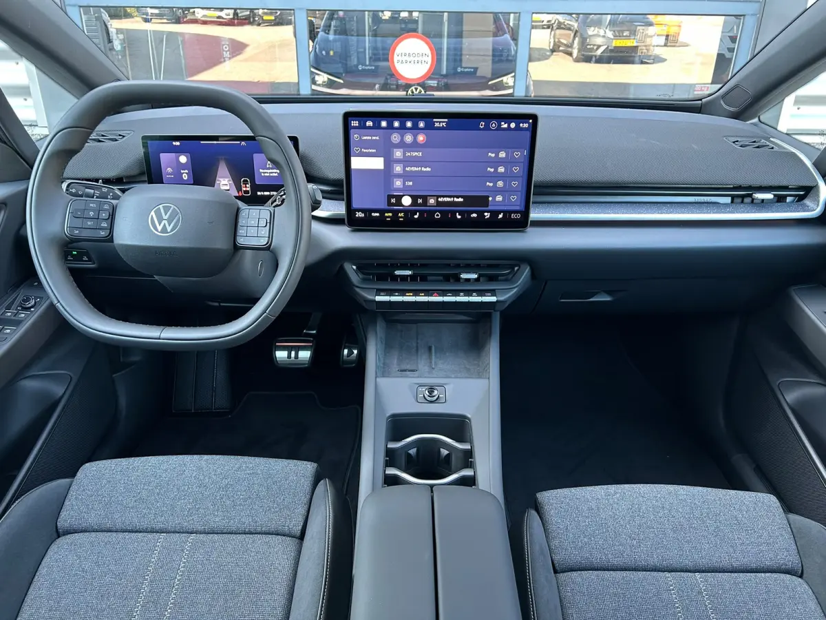 Style | Airconditioning automatisch, 2-zone (Climatronic) | Automatische afstandsregeling (Adaptive Cruise Control) | Buitenspiegels elektrisch instel-, verwarm- en inklapbaar